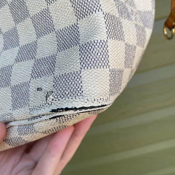 Authenticated Louis Vuitton tote - Picture 4 of 5